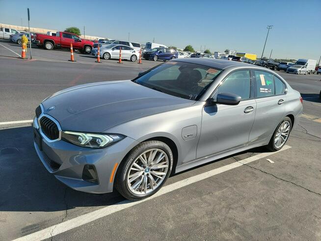 330e xDrive PHEV