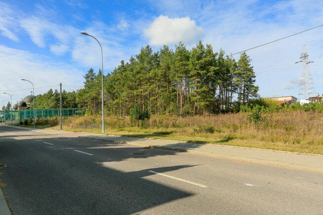 Duża działka pod zabudowę usługową i mieszkaniową.