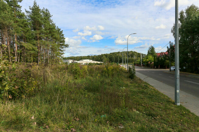 Duża działka pod zabudowę usługową i mieszkaniową.