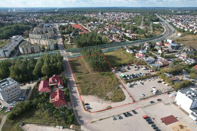 Duża działka pod zabudowę usługową i mieszkaniową.