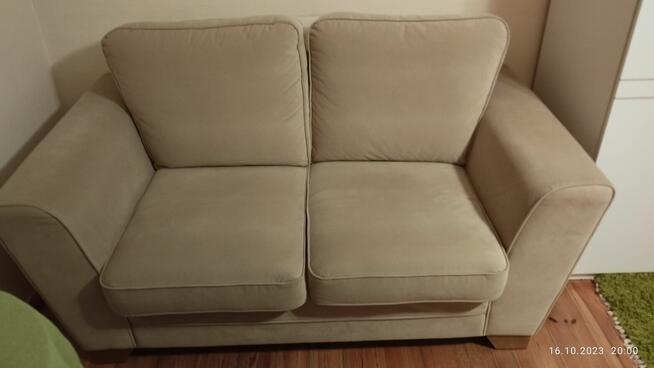 Sofa, kanapa dwuosobowa , nie rozkładana.