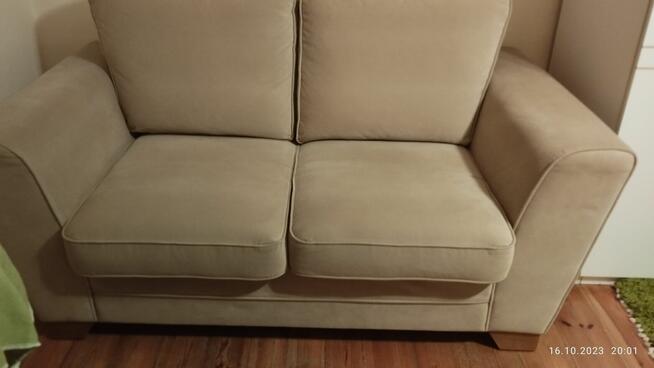 Sofa, kanapa dwuosobowa , nie rozkładana.