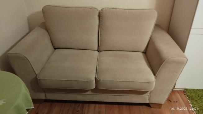 Sofa, kanapa dwuosobowa , nie rozkładana.
