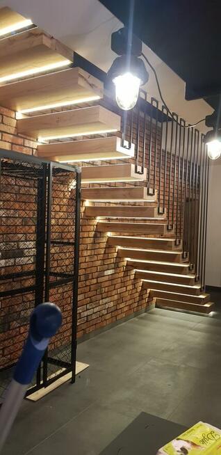 Drzwi, okna, schody drewniane - Stolarz