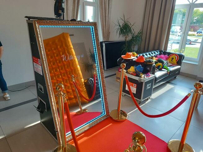 Napis Love 3D foto budka ciężki dym czerwony dywan