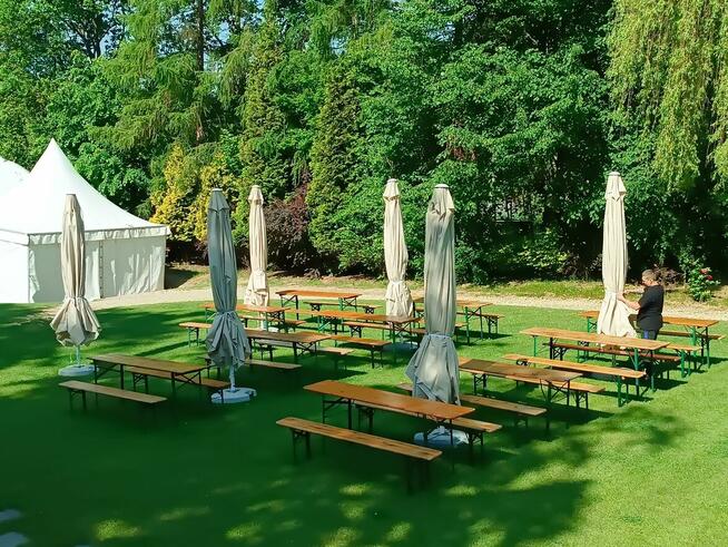 Parasol parasole ogrodowe stoły biesiadne krzesła