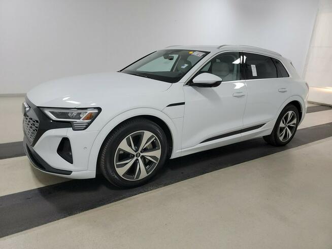 Audi Q8 e-tron Quattro Premium Plus