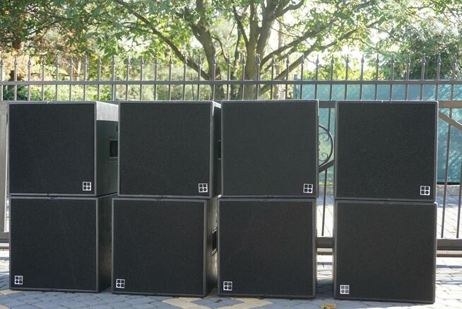 Scena podest sceniczny nagłośnienie światło mikrofon