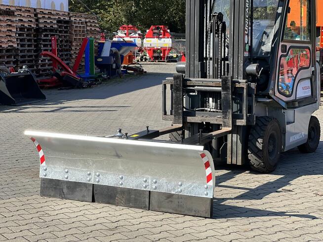 Pług do śniegu odśnieżny do wózka widłowego widlak śnieżny