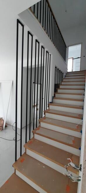 Schody stalowe wewnętrzne I zewnętrzne barierki, balustrady