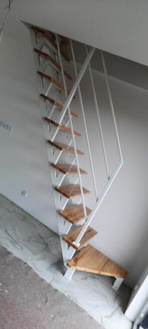 Schody stalowe wewnętrzne I zewnętrzne barierki, balustrady