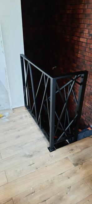 Schody stalowe wewnętrzne I zewnętrzne barierki, balustrady