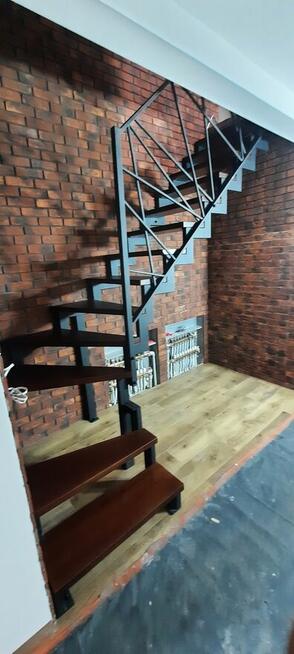 Schody stalowe wewnętrzne I zewnętrzne barierki, balustrady