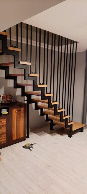 Schody stalowe wewnętrzne I zewnętrzne barierki, balustrady