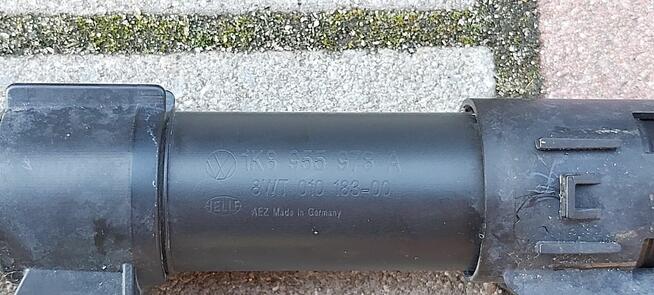 VW Scirocco spryskiwacz reflektora prawy 1K8 955 978 A