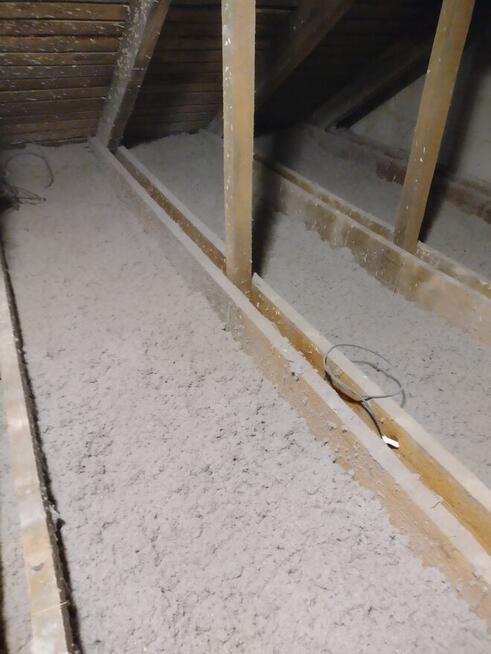 Celuloza, wdmuchiwanie ocieplenia, naprawa izolacji