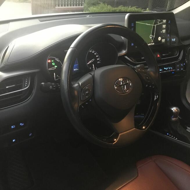 TOYOTA CHR 1.8 Hybrid Selection 122 KM SUV Biała Perła