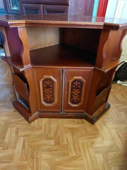 Sprzedam komodę-sekretarzyk.