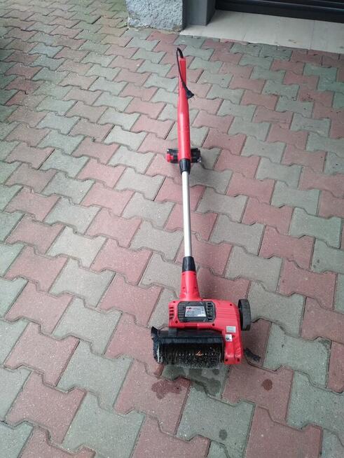 urządzenie do czyszczenia GRIZZLY ERB550-1H. Jest to szczot
