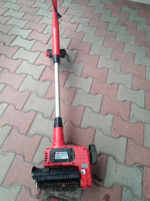 urządzenie do czyszczenia GRIZZLY ERB550-1H. Jest to szczot