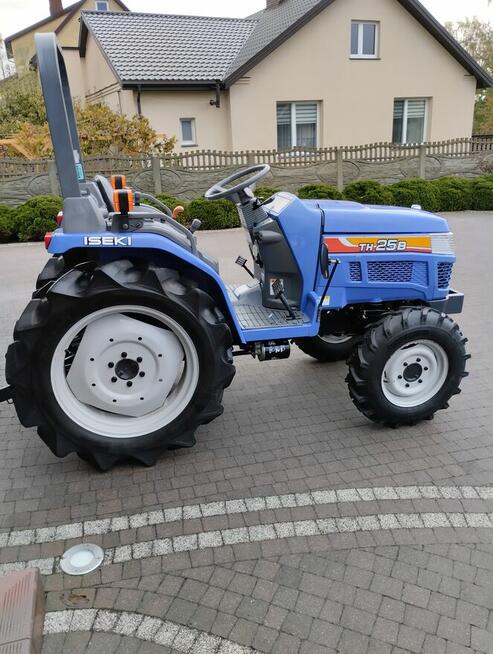 Mini Traktorek Iseki 25KM 4X4 Wspomaganie Rewers Mała Kosiarka