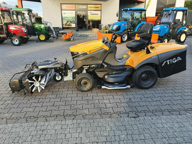 Traktor ogrodowy Stiga 9122XW 4x4 z zamiatarką i pojemnikiem