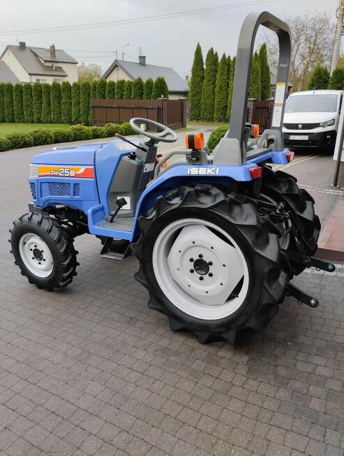 Mini Traktorek Iseki 25KM 4X4 Wspomaganie Rewers Mała Kosiarka