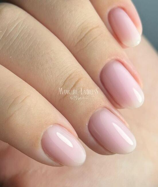 Manicure w stylu Luxury Quiet Promocja