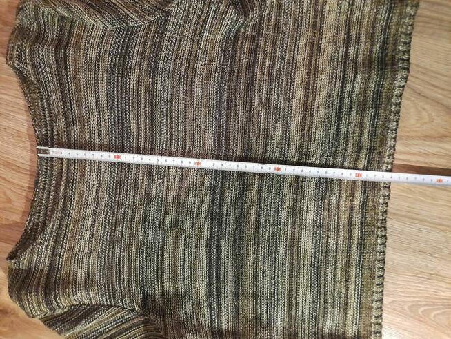 Sweterek z dzianiny na jesień, krótki krój, w zielone paski