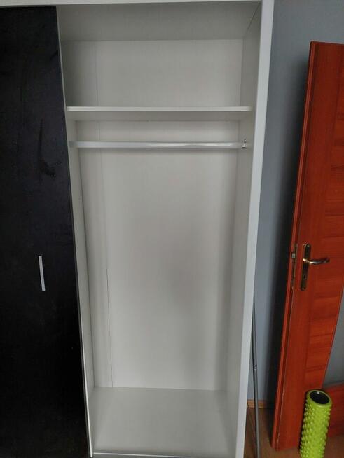 Szafa z przesuwanymi drzwiami