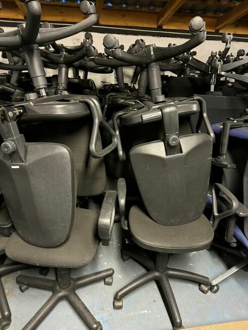 Fotel biurowy czarny fotele biurowe Nowy Styl Bravo do biur