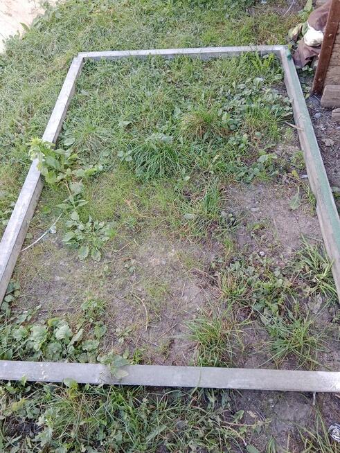 Klapa włazu z metalową futryną do piwnicy