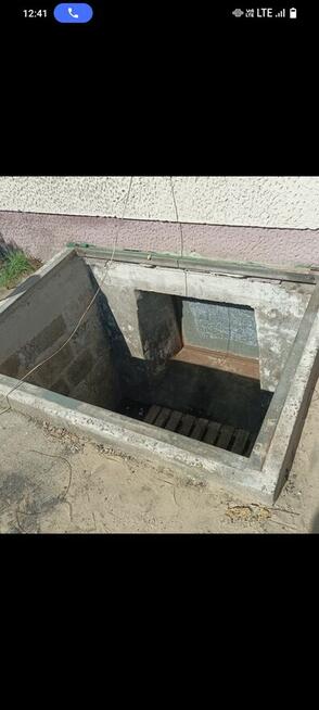 Klapa włazu z metalową futryną do piwnicy