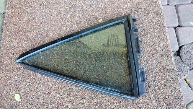 Szyba boczna prawa Toyota Auris I uzbrojenie drzwi