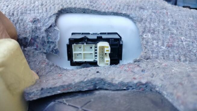 Szyba boczna prawa Toyota Auris I uzbrojenie drzwi