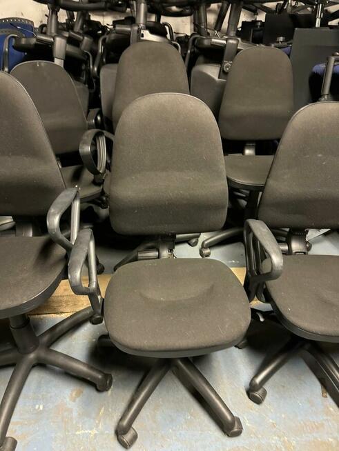 Fotel biurowy czarny fotele biurowe Nowy Styl Bravo do biur