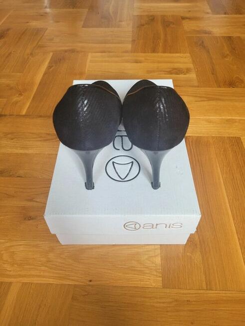 Szpilki na koturnie wizytowe