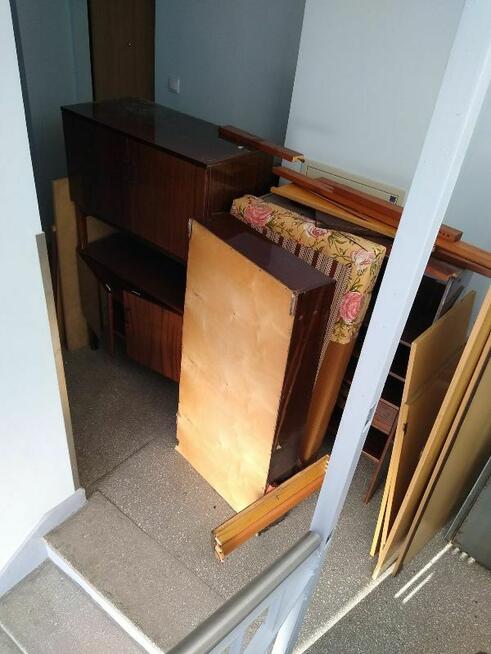 WYWÓZ STARYCH MEBLI OPRÓŻNIANIE MIESZKAŃ PIWNIC