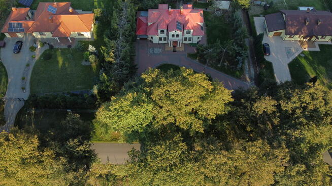 urokliwy dom w stylu dworkowym w Nasutowie