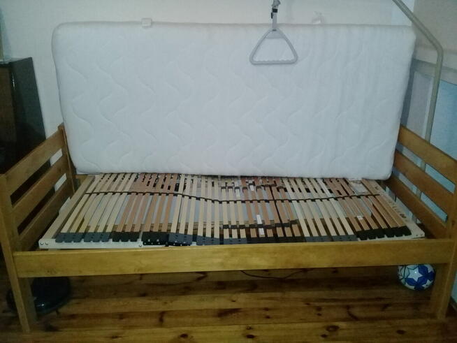 Regulowane elektrycznie łożko rehabilitacyjne z materacem