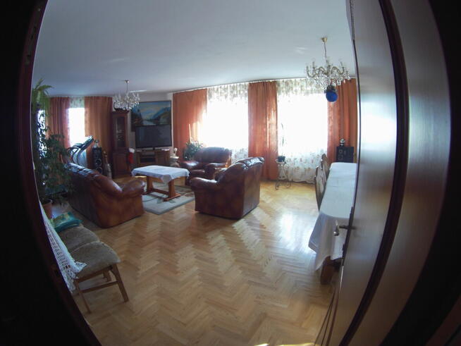 urokliwy dom w stylu dworkowym w Nasutowie