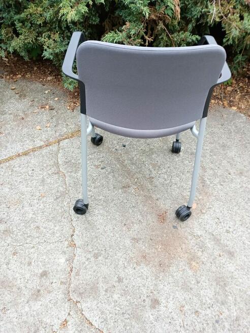 Krzesło konferencyjne na kółkach Profim krzesła biurowe do