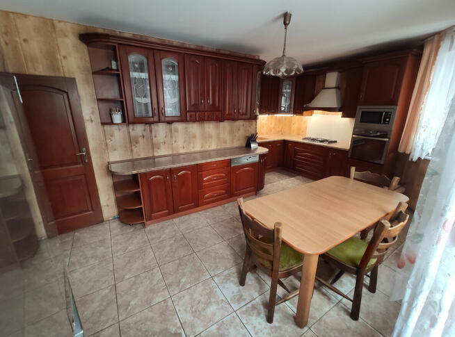 urokliwy dom w stylu dworkowym w Nasutowie