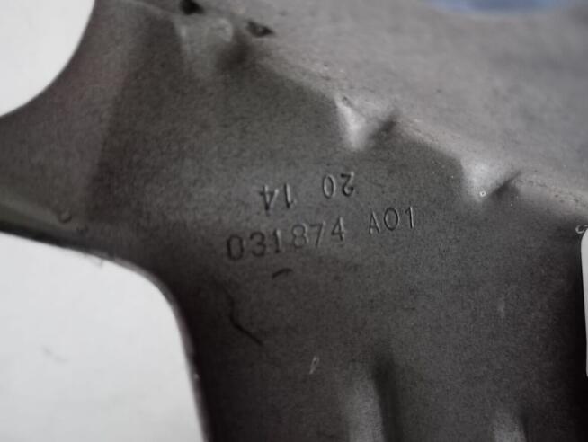 Błotnik lewy przód Peugeot 2008 14r