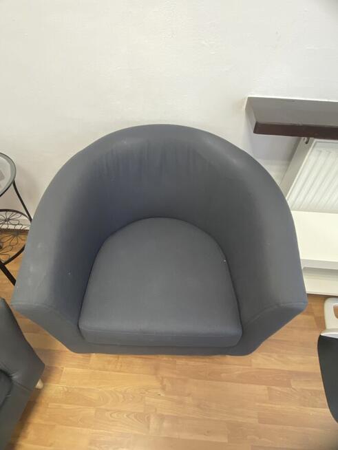 Dwa fotele biurowe szare z drewnianymi nogami , wysokość 75