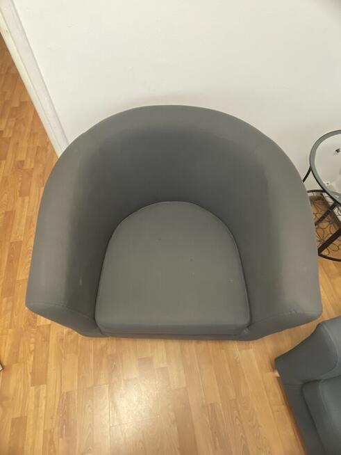 Dwa fotele biurowe szare z drewnianymi nogami , wysokość 75