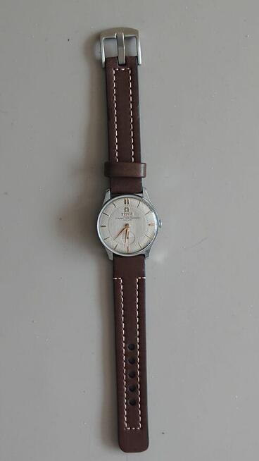 Ponadczasowy zegarek TITUS