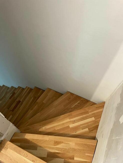 Schody dębowe - stopnie na beton