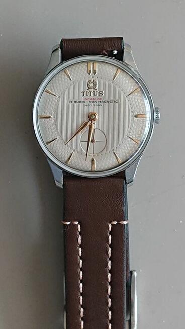 Ponadczasowy zegarek TITUS