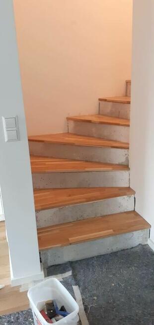 Schody dębowe - stopnie na beton